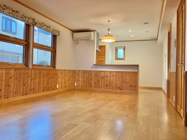 久米川町戸建の居間・リビング