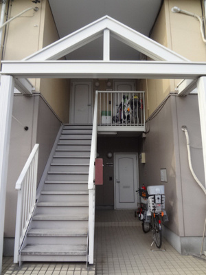 物件入口の共用階段♪