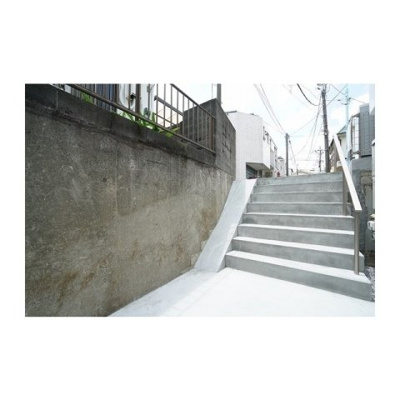 【エントランス】 | ガーデンスクエア笹塚 | 共用部階段