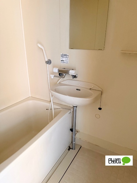 岡田ハイツAの浴室