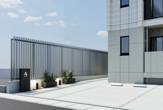 建物サインとアルミルーバーで導かれるアプローチ