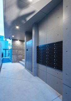 間接照明デザインのエレベーターやLUUP ポート(5 台)有