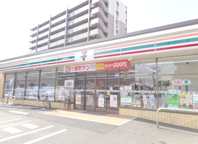 セブンイレブン博多堅粕3丁目店 徒歩4分。コンビニ 250m