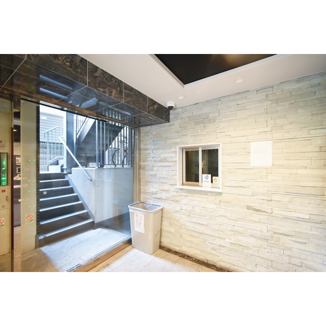 ルクレ西新宿の居間・リビング