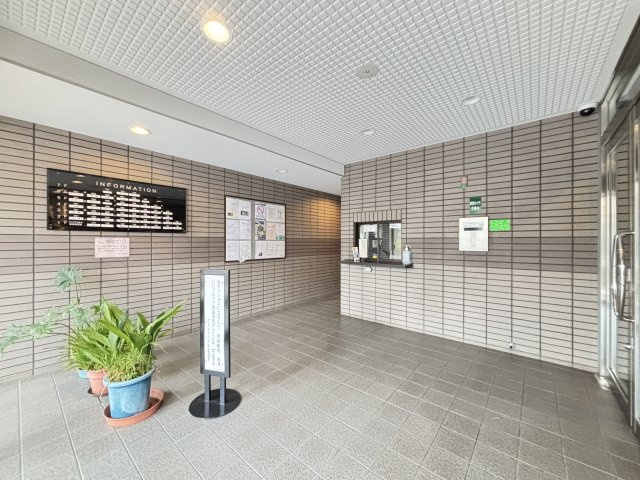 ライオンズマンション平井のエントランス