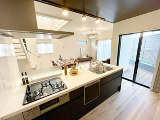 【その他】 | 食器などがスッキリと片付く事で生活感が出にくい便利なカップボードつきのキッチン！