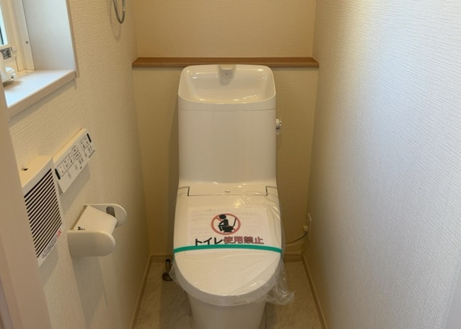 【トイレ】 | トイレは大きさや形、機能、抗菌性などが異なる多種多彩なタイプが各メーカーから出ています。それぞれに良さがあるため、事前にどういったタイプのトイレがいいのかをご家庭内で決めて、内見に行くといいでしょう。