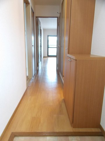 アルビトロＪの玄関|明るい玄関です