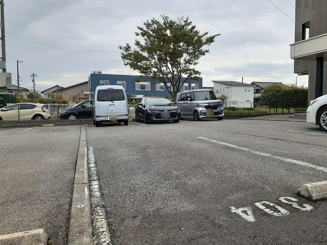 アルビトロＪの駐車場|カースペースがあります