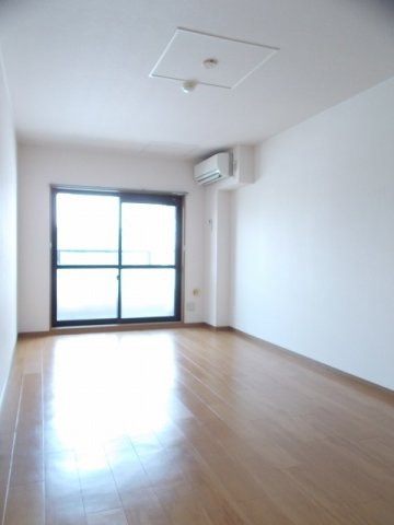 アルビトロＪの居間・リビング|こちらのリビングで趣味の時間をお楽しみください