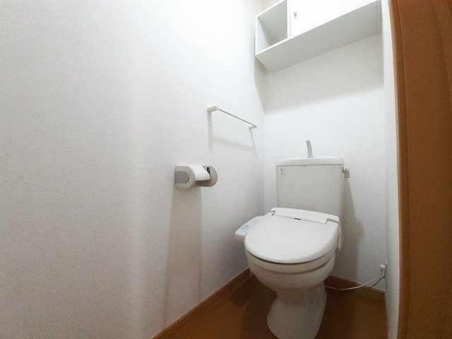 エレガンスヤツオＣのトイレ|落ち着いた色調のトイレです