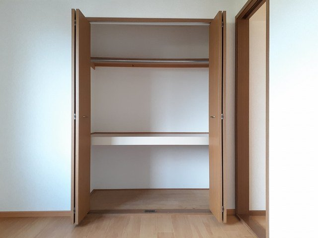 ヴィラ・アンジェＢの収納|こまごまとしたものを収納できそうですね