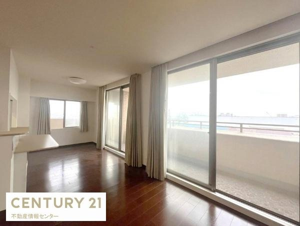 【居間・リビング】 | キングスクエアヴィルジア大阪 | 19.6帖の広々LDK