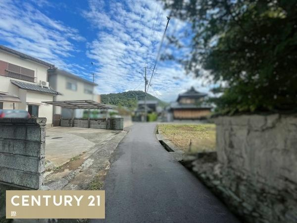 和歌山市井辺　中古戸建の前面道路含む現地写真