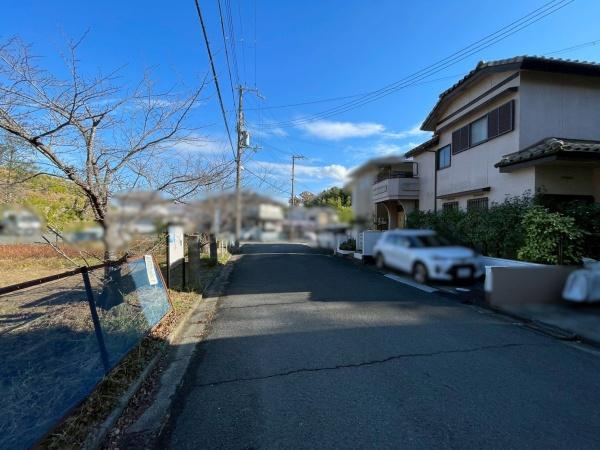和歌山市坂田　中古戸建の前面道路含む現地写真