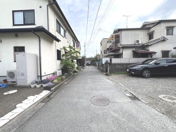 【前面道路含む現地写真】