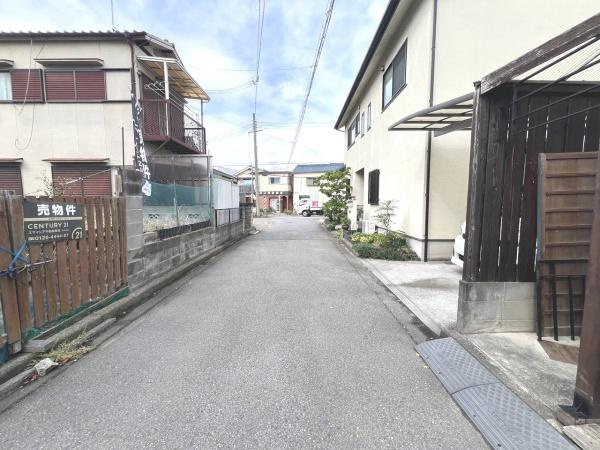 【前面道路含む現地写真】