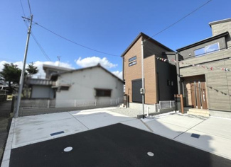 【前面道路含む現地写真】