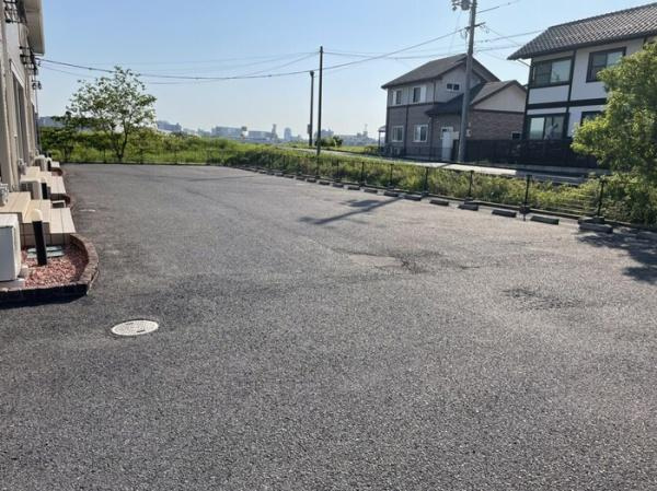 クレールコートの駐車場