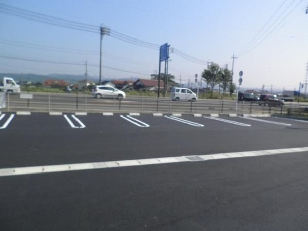 アルトピーノの駐車場