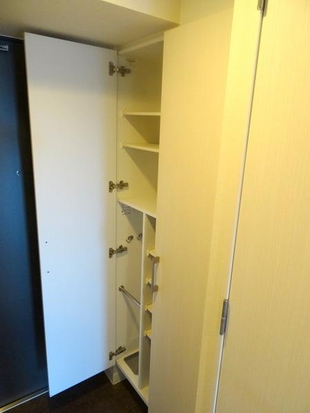 エステージ難波ＷＥＳＴの玄関|★シューズボックス★