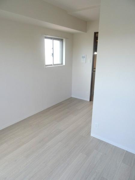 エステージ難波ＷＥＳＴの寝室|★嬉しい小窓付き★