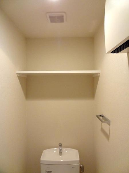 エステージ難波ＷＥＳＴのトイレ|★トイレに棚有り★