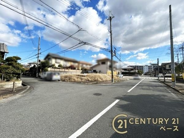北葛城郡河合町高塚台１丁目の売地の前面道路含む現地写真|■現地撮影写真■敷地と道路の高低差が少なく駐車もスムーズです！
