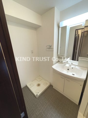 プレジオ中津の洗面所|明るい洗面所です