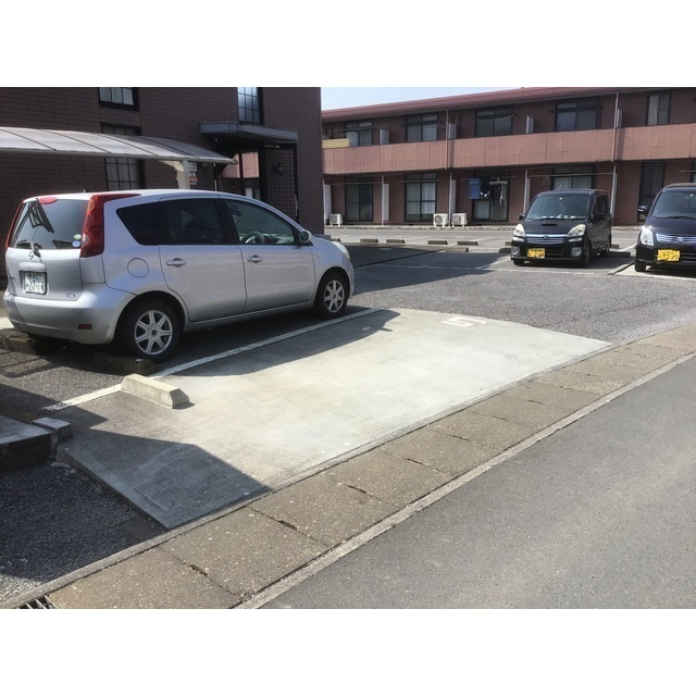 シャルマンBの駐車場