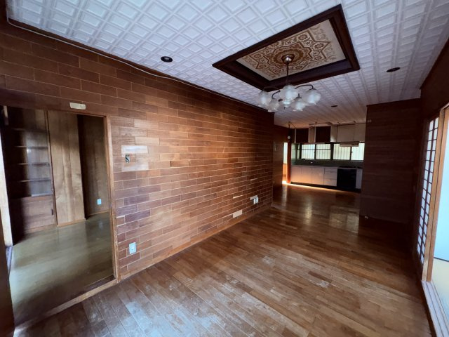 〇那覇市繁多川2丁目中古戸建ての居間・リビング|おしゃれなリビングです