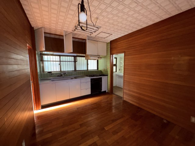 〇那覇市繁多川2丁目中古戸建ての居間・リビング|使いやすいリビングです