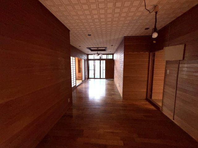 〇那覇市繁多川2丁目中古戸建ての居間・リビング|使いやすいリビングです