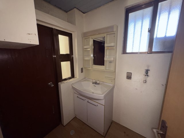 〇那覇市繁多川2丁目中古戸建ての独立洗面台|独立洗面化粧台が付いています
