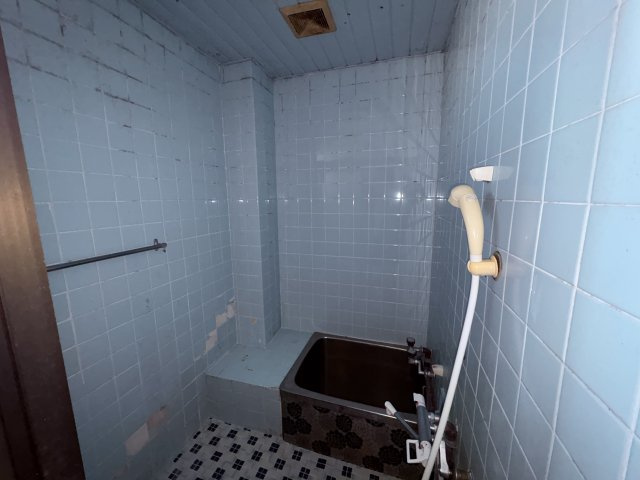 〇那覇市繁多川2丁目中古戸建ての浴室|ゆったり過ごせるお風呂です