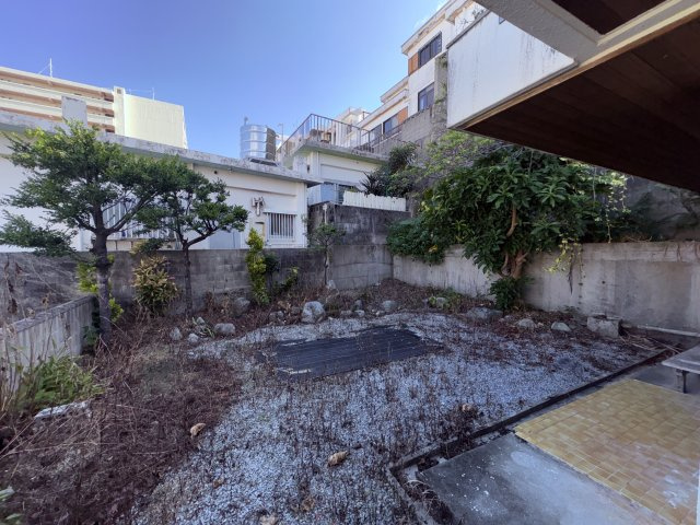 〇那覇市繁多川2丁目中古戸建ての庭|簡単な家庭菜園も楽しめるお庭です