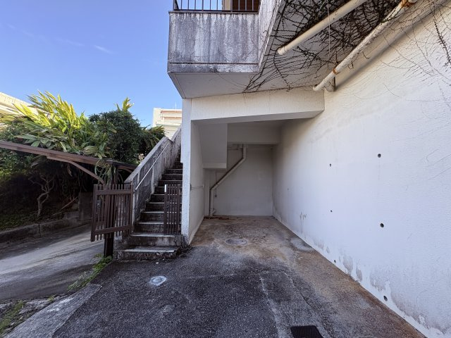 〇那覇市繁多川2丁目中古戸建ての駐車場|駐車場があるので、車を買う予定の方も安心です