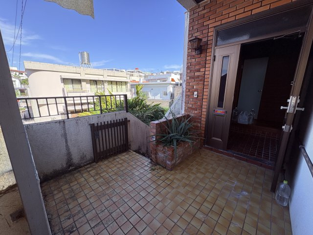 〇那覇市繁多川2丁目中古戸建ての玄関|シンプルで使いやすい玄関です