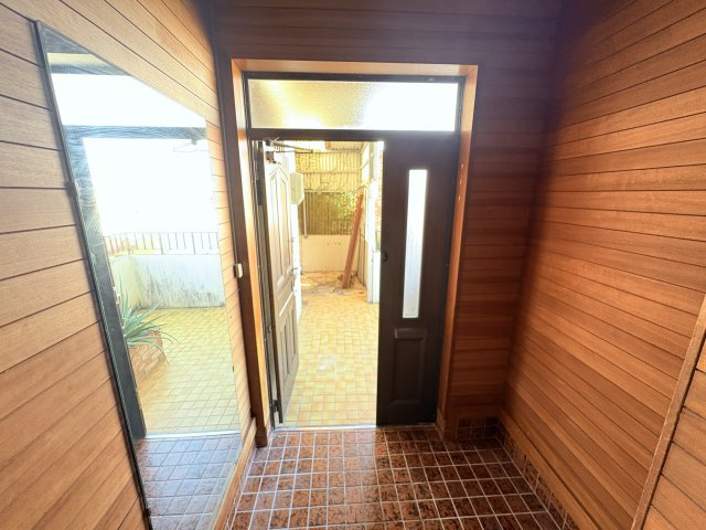 〇那覇市繁多川2丁目中古戸建ての玄関|落ち着いた玄関です