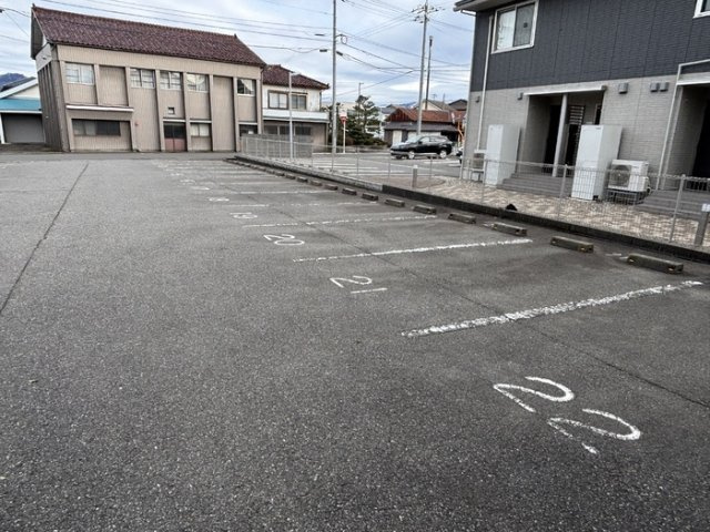 ホワイティ下馬　Ｂの駐車場