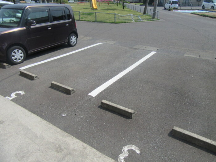 コンフォートヴィレッジ　Ａの駐車場