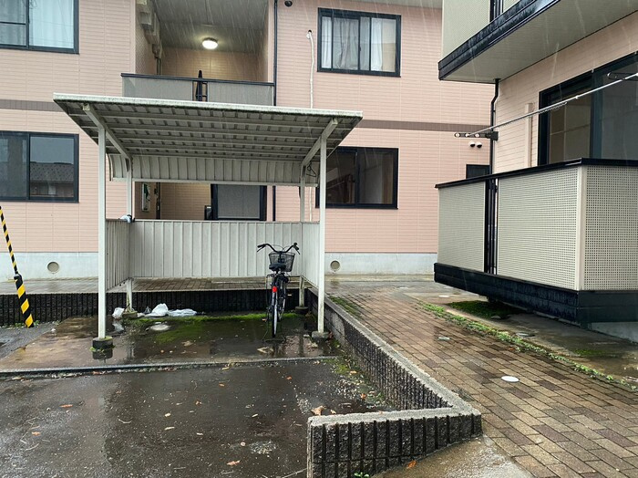 フローラルコート　Ａ