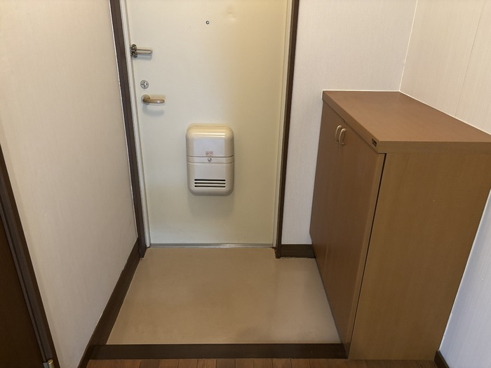 大安寺マンションの玄関