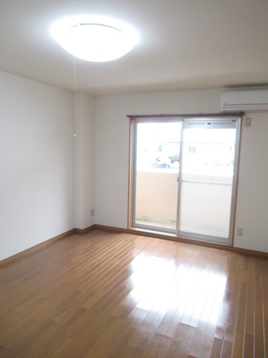 フローラＳＡＴＩの居間・リビング