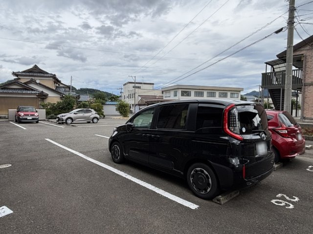 サニーコート杉本　Ｃの駐車場