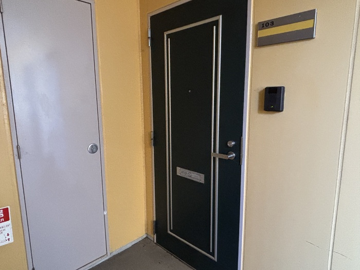 メゾンシャルムの玄関