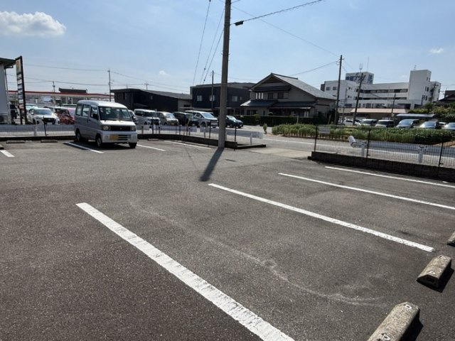 エザンスＴＨの駐車場