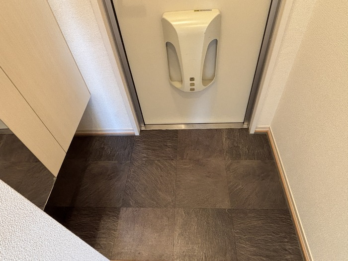 アペイス若杉の玄関