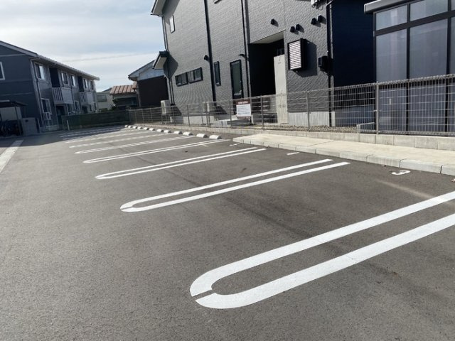 Flourish大宮（ﾌﾗｰﾘｯｼｭｵｵﾐﾔ）の駐車場