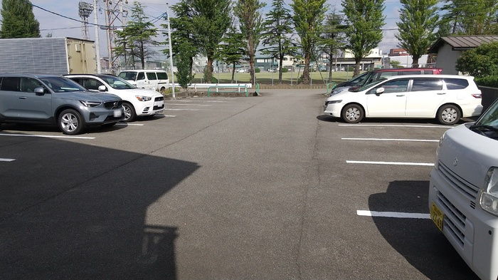 グレイシャスの駐車場